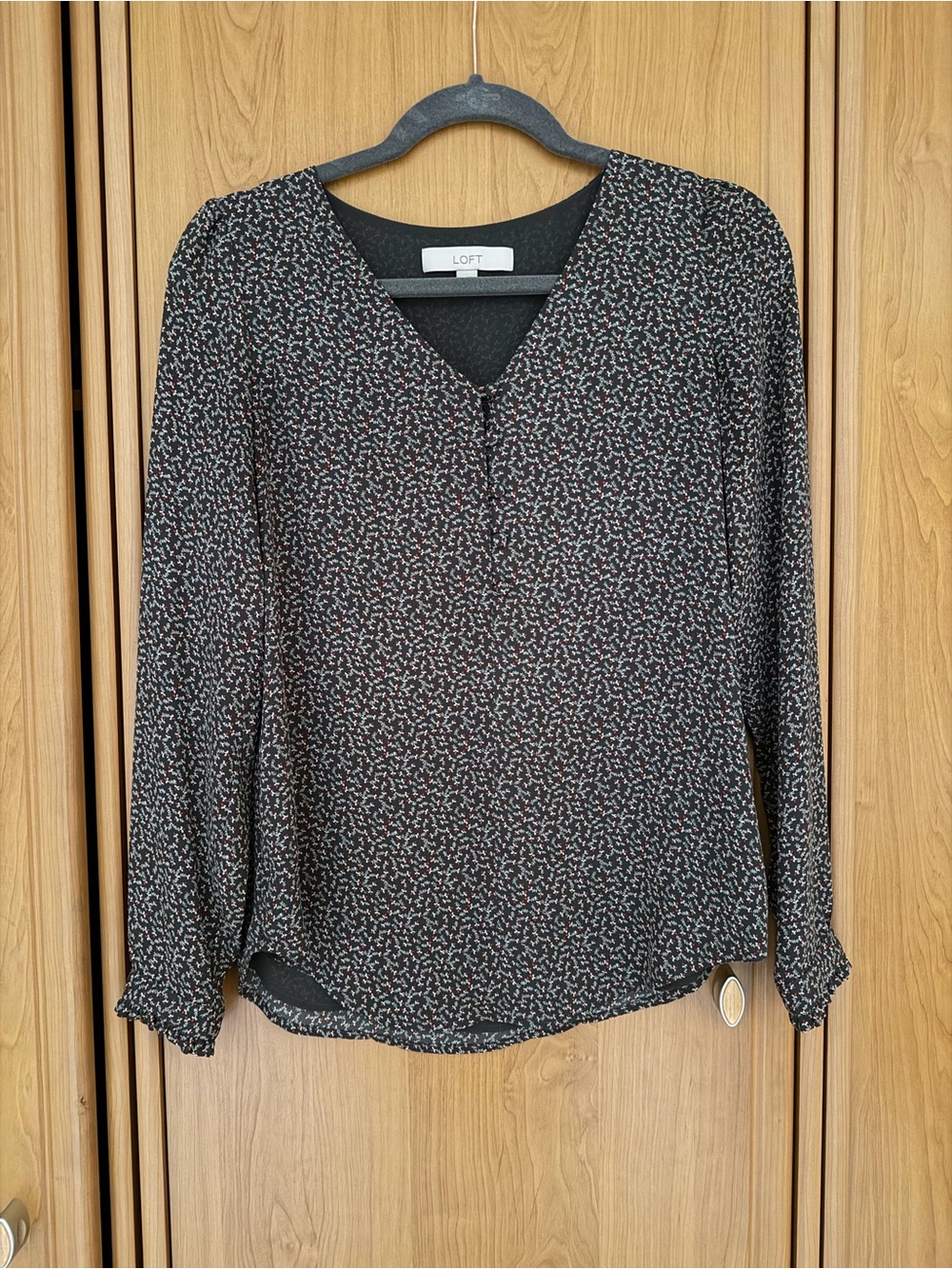 LOFT Floral Print V-Neck Long Sleeve Blouse Black Red White Size XS